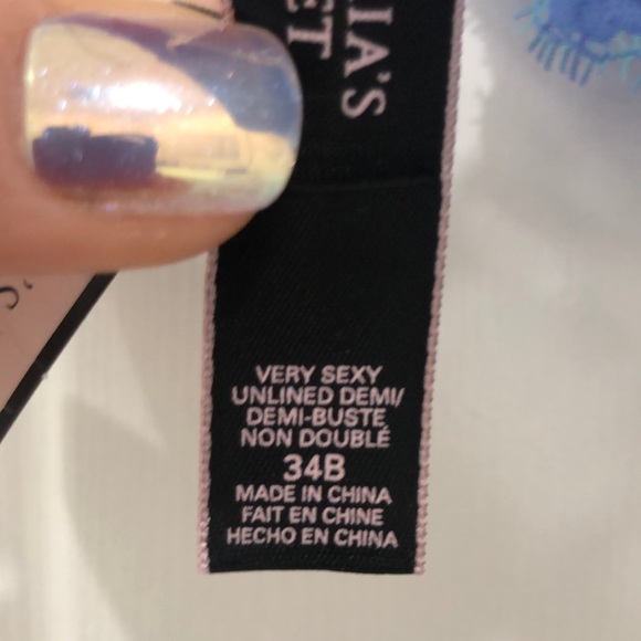 Very sexy unlined Demi 34B NWT Victoria’s Secret - Picture 6 of 6